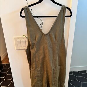 We The Free High Roller Jumpsuit
Size Small
Worn once!
$75